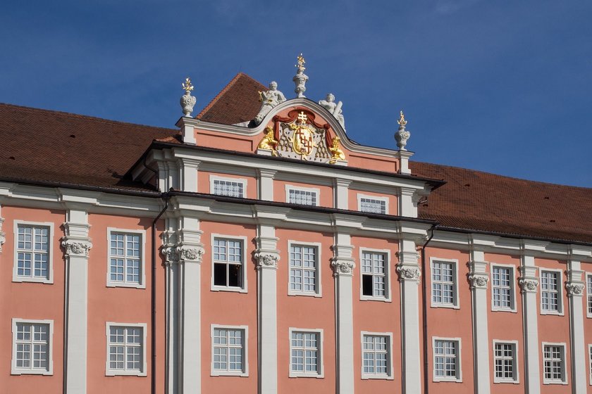 Die Fassade vom neuen Schloss Meersburg am Bodensee