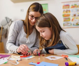 Diese 3 rechtliche Gründe zählen für die Rückstellung der Einschulung deines Kindes