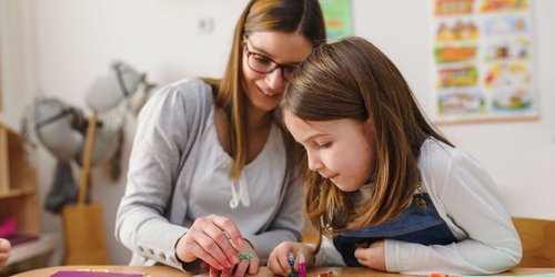 Diese 3 rechtliche Gründe zählen für die Rückstellung der Einschulung deines Kindes