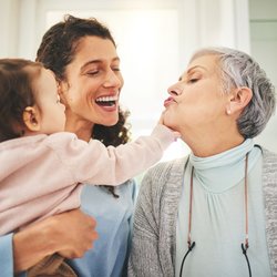 20 typische Vornamen, die heutige Babyboomer-Großeltern tragen