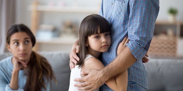 Kindesunterhalt berechnen: Unser Anwalt erklärt, wie ihr am besten dabei vorgeht