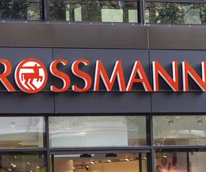 Bei Rossmann gibt es jetzt diese außergewöhnliche LED-Buchleuchte