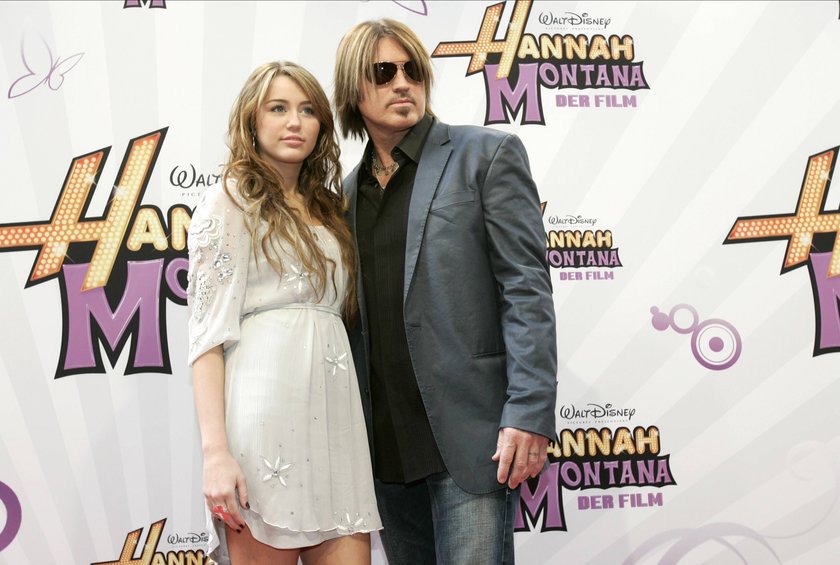 Miley Cyrus und Billy Ray Cyrus Actress bei der Premiere von Hannah Montana der Film