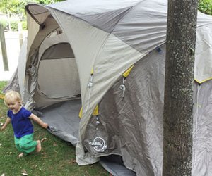 Wurfzelt Quechua im Praxistest: Wie unkompliziert ist das Zelt von Decathlon?