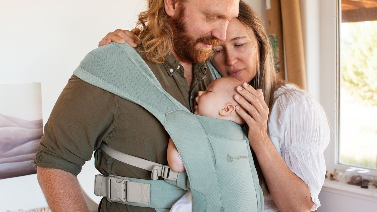 Ergobaby Embrace Neugeborenentrage Test