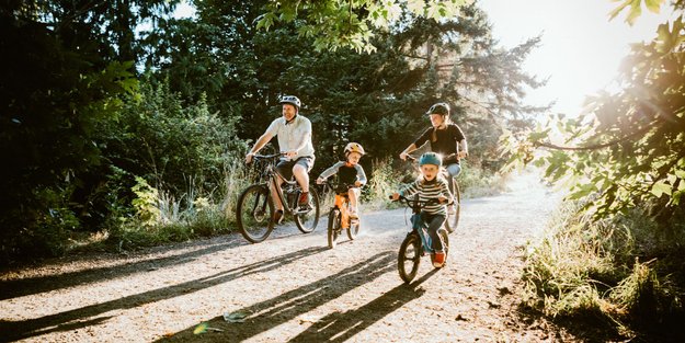 Für den Wochenendtrip: 13 Decathlon Gadgets zum Fahrradfahren, die jede Familie braucht