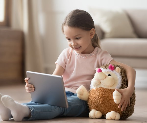 Studie: Lernen Kinder besser mit Stift und Papier oder am Tablet?