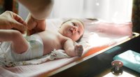 Das kannst du tun, wenn dein Baby Blut im Stuhl hat