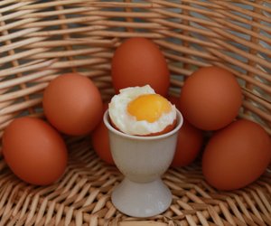 Für Kinder erklärt: Was sind pochierte Eier und wie macht man sie?