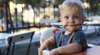Beikostreife­zeichen: Wann dein Baby bereit für Beikost ist