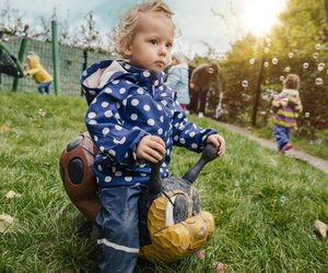 Zeckenplage auf dem Spielplatz: Diese 4 Tipps schützen euch