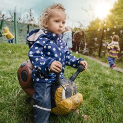 Zeckenplage auf dem Spielplatz: Diese 4 Tipps schützen euch