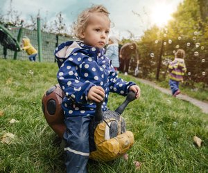 Zeckenplage auf dem Spielplatz: Diese 4 Tipps schützen euch