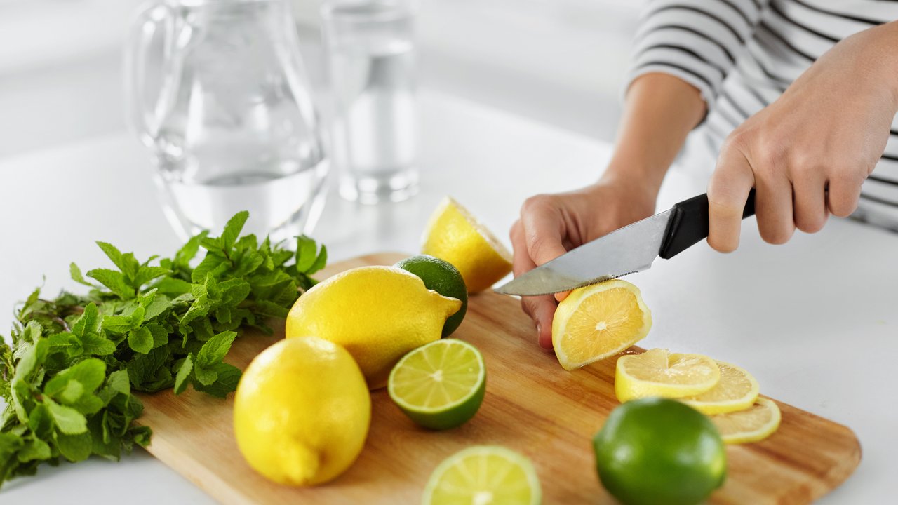 Zitronen und Limetten kommen in der Küche häufig zum Einsatz.