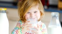 Laktoseintoleranz bei eurem Kind: Daran merkt ihr es