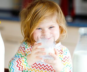Laktoseintoleranz bei eurem Kind: Daran merkt ihr es