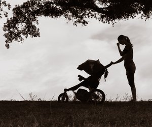 Regretting Motherhood: 17 Mütter erklären, warum sie ihre Kinder bereuen