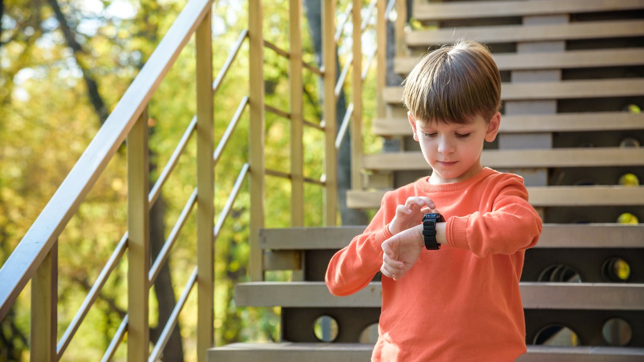 Kids Watch - Kind mit Smartwatch