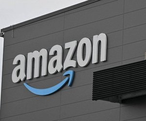 Mit Herz-Form: Das weiche Kissen von Amazon ist ein echter Hingucker