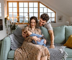 Neue Studie zeigt: Diese 3 Erziehungsfehler machen viele junge Eltern aus Liebe