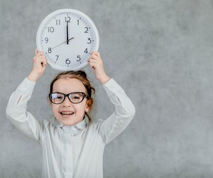 Wie oft am Tag überlappen sich die Zeiger einer Uhr?