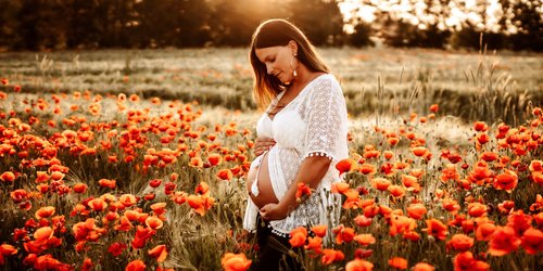 Babybauch-Shooting: 9 Posen, die jede Schwangere kennen sollte