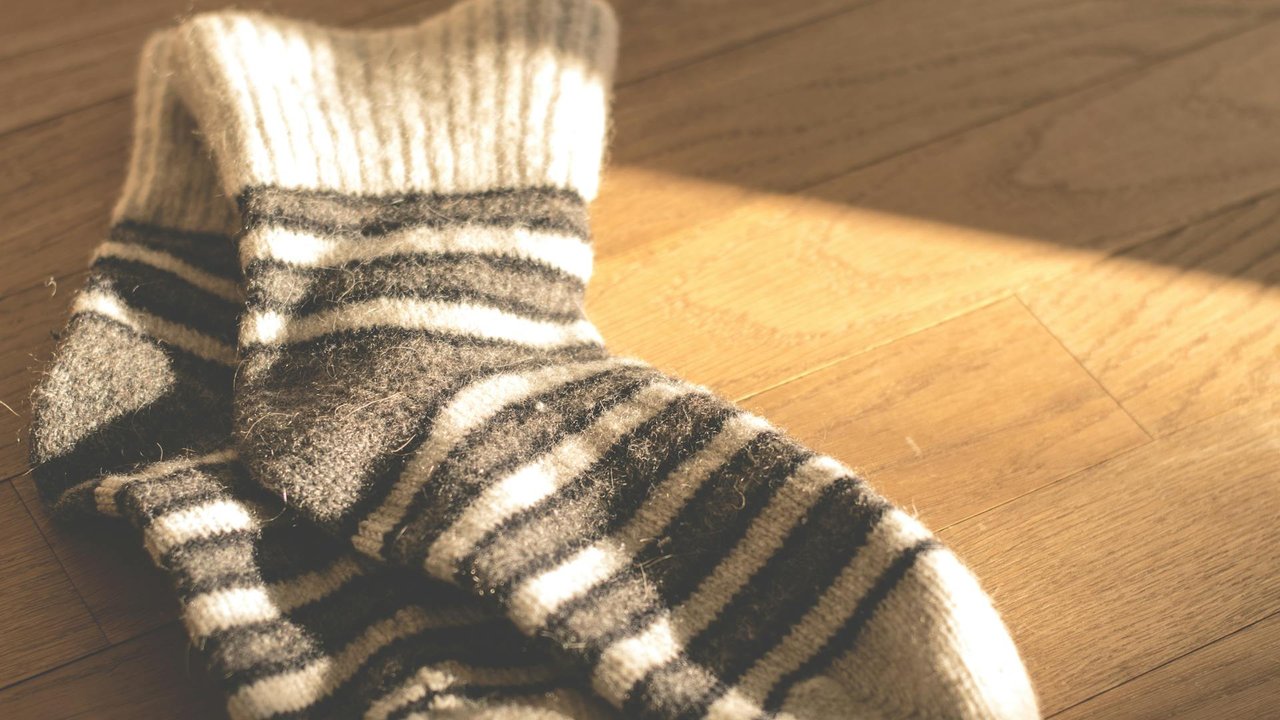 Socken halten die Füße warm.