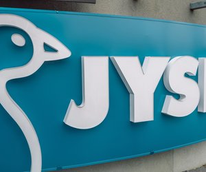JYSK verkauft stylisches Bambus-Lounge-Set, mit dem ihr euren Garten in ein Wohnzimmer verwandelt
