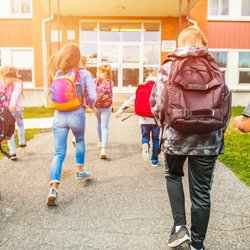 So packen wir den Schulranzen wirklich rückenschonend