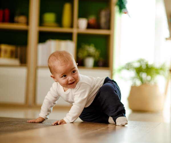 Ab wann können Babys den Kopf selber halten?