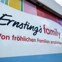 Strandausflug geplant? Der Schwimmring mit Krabben-Design von Ernsting's family muss mit