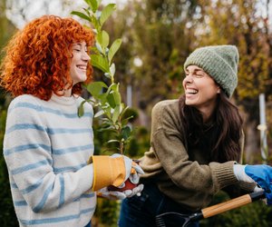 Von wegen Winterschlaf! Diese 7 Jobs im Garten machen jetzt im März richtig gute Laune