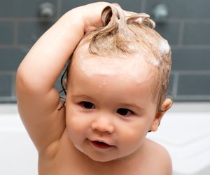 Baby-Shampoo: Welches Produkt ist gut und worauf es zu achten gilt