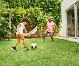Kraftpaket für euren Garten: Rasen-Nachsaat bei Amazon im Angebot