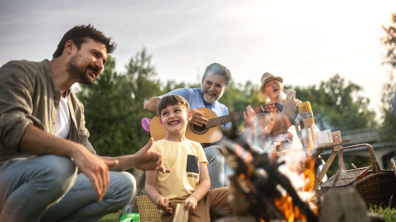 Grillen, Musik und Kinderlärm im Freien: Im Sommer müssen sich Familien an einige Regeln halten, sonst können Bußgelder drohen.