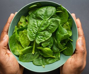 Spinat roh essen: Ist das Gemüse auch ungekocht bekömmlich?