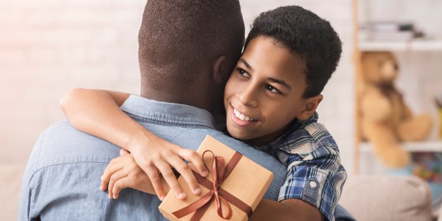 Geschenke für Jungs: 17 coole Präsent-Ideen, die Spaß versprechen