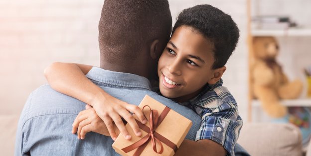 Geschenke für Jungs: Diese 19 Ideen sorgen garantiert für Freude