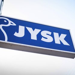 Sommerdeko zum Schnäppchenpreis: Rattan-Gartenlaterne für 10 € bei Jysk