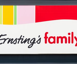 Dieser knuddelige Plüschhase mit Schlappohren von Ernsting's family begeistert jeden