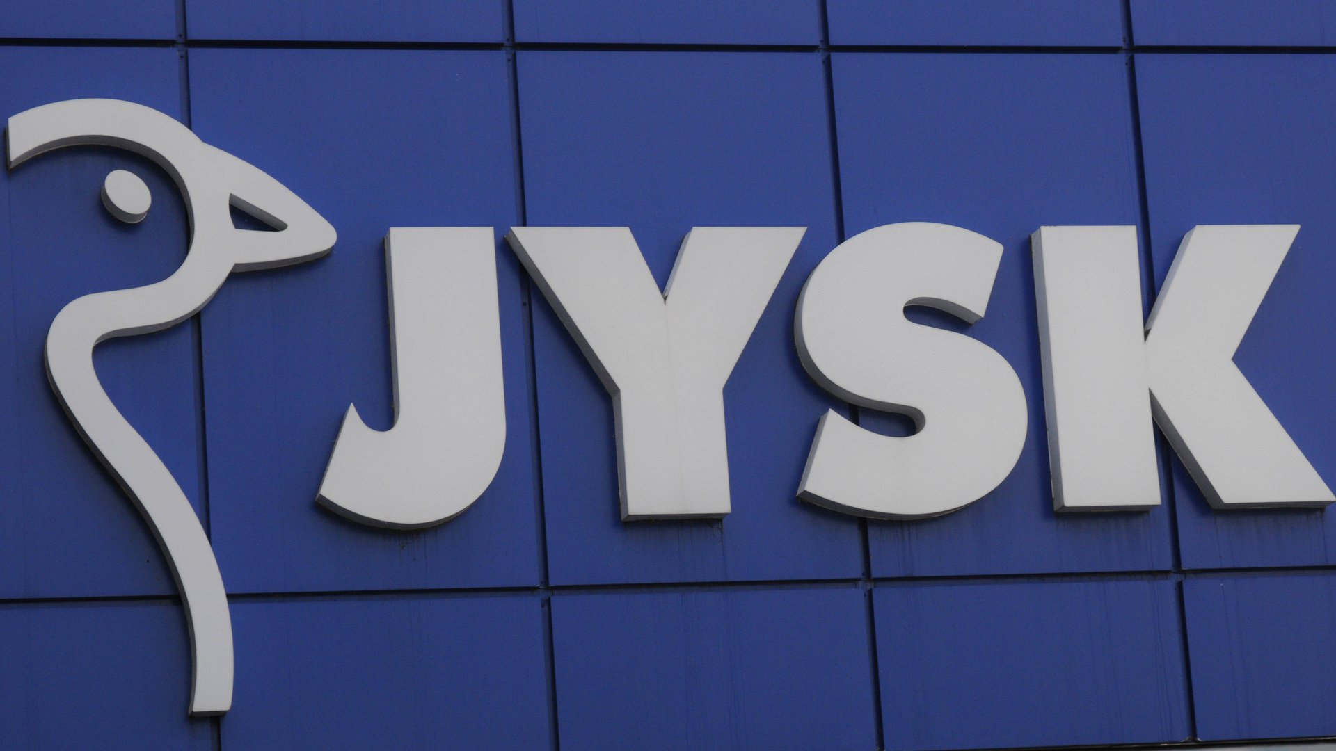 Mit diesem gemütlichen Sessel von Jysk holt ihr euch Urlaubsstimmung