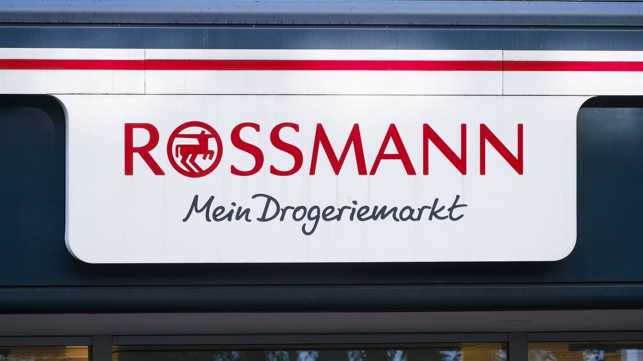 Bei&#x20;Rossmann&#x20;bekommst&#x20;du&#x20;aktuell&#x20;eine&#x20;flauschige&#x20;Kuscheldecke&#x20;mit&#x20;leuchtenden&#x20;Sternen&#x20;f&#x00FC;rs&#x20;Kinderzimmer.