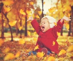 Goldene Jahreszeit: 31 besondere Vornamensideen für dein Oktober-Baby