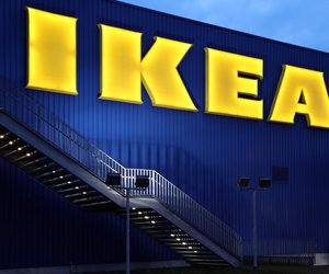 Toller Helfer für die Kleinen: Der gelbe Kinder-Tritthocker von IKEA