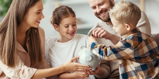 49€-Ticket und Lohnerhöhung: Das ändert sich für Familien zum 1. April 2023