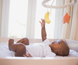Babyspielzeug: Farben, Formen und Geräusche machen Freude