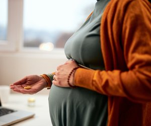 Schwangerschafts­vitamine-Test: Diese Präparate sind empfehlenswert