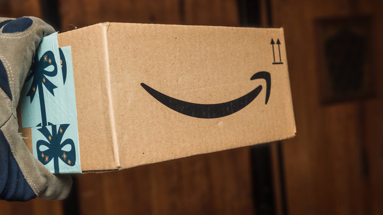 Zu Weihnachten kommt jetzt ganz besonderer Tannenbaumschmuck zu dir nach Hause.