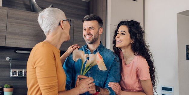 Geschenk für Schwiegermutter: 9 schöne Ideen für jeden Anlass