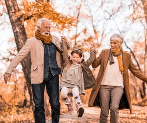 Warum "Nein" sagen ein Liebesbeweis ist: So setzen Großeltern Grenzen – ganz ohne Drama